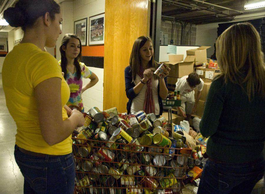Jantsch’s fifth hour class wins  canned food drive competition