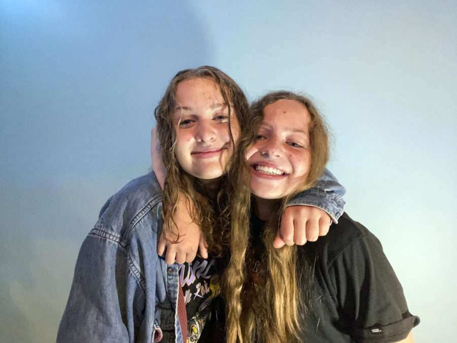 Familiar Faces – Hannah and Madeline Van Auken