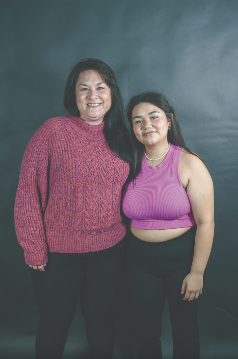Standing+with+her+mom%2C+senior+Maddie+Yepez+smiles+at+the+camera+Sept.+29+in+Room+151.